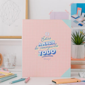 Carpeta Archivadora - Estás a Nada de Conseguirlo Todo