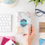 Funda De Pasaporte - ¡Hola, Nuevo Lugar Favorito!